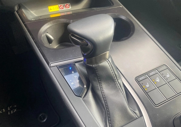 Lexus UX cena 159900 przebieg: 6367, rok produkcji 2022 z Sieraków małe 277